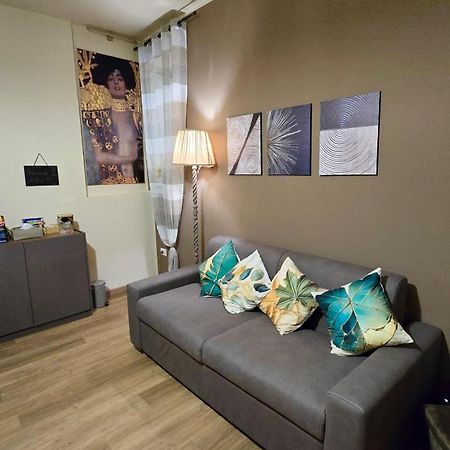 Casa Vacanze Oikia - Room Girasole Napoli Ngoại thất bức ảnh