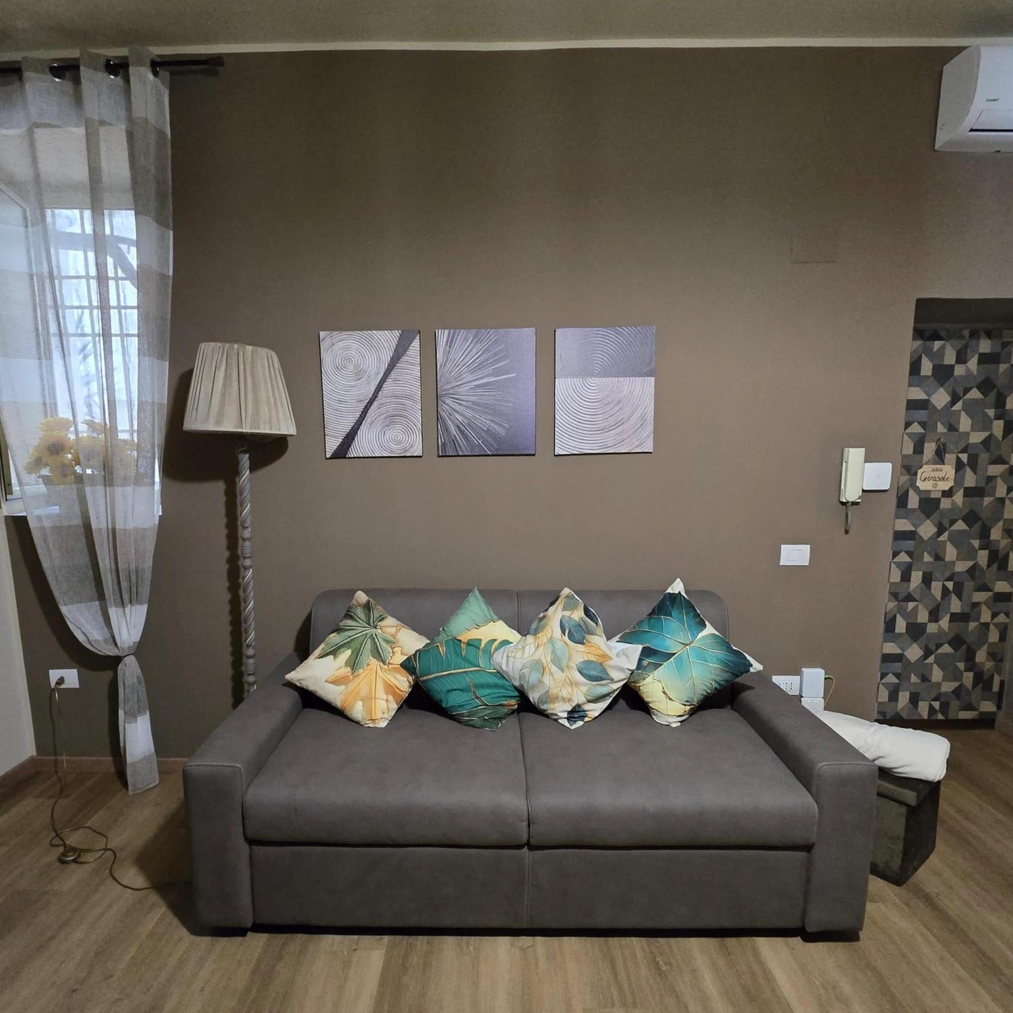 Casa Vacanze Oikia - Room Girasole Napoli Ngoại thất bức ảnh